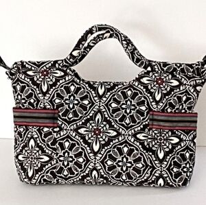 🎯🎯 SALE 🎯🎯 Vera Bradley Barcelona Black & White Quilted Bag